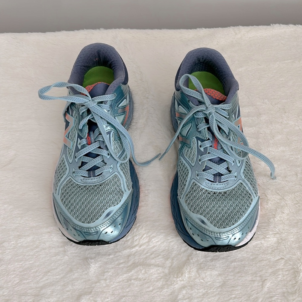 Women’s New Balance 860v6. Running shoe size 7. Good condition